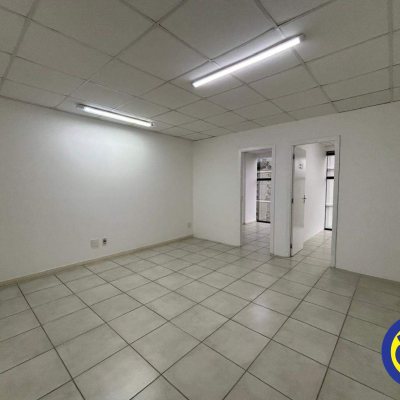 Sala com 46m², 1 garagem, no bairro Centro em Florianópolis
