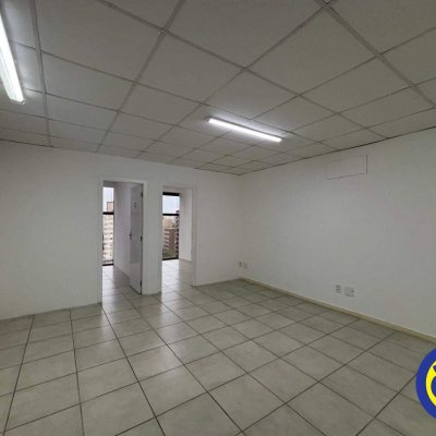Sala com 46m², 1 garagem, no bairro Centro em Florianópolis