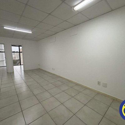 Sala com 46m², 1 garagem, no bairro Centro em Florianópolis