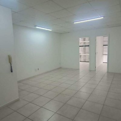 Sala com 46m², 1 garagem, no bairro Centro em Florianópolis