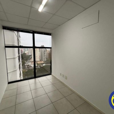 Sala com 46m², 1 garagem, no bairro Centro em Florianópolis