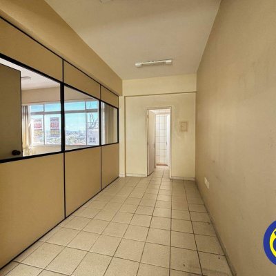 Sala com 52m², no bairro Centro em Florianópolis