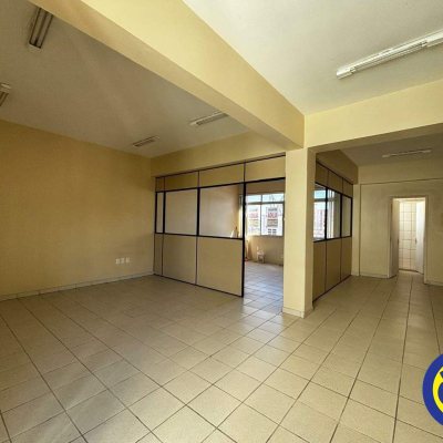 Sala com 52m², no bairro Centro em Florianópolis