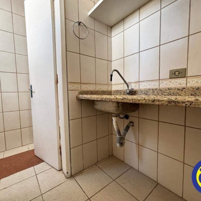 Sala com 52m², no bairro Centro em Florianópolis