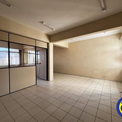 Sala com 52m², no bairro Centro em Florianópolis