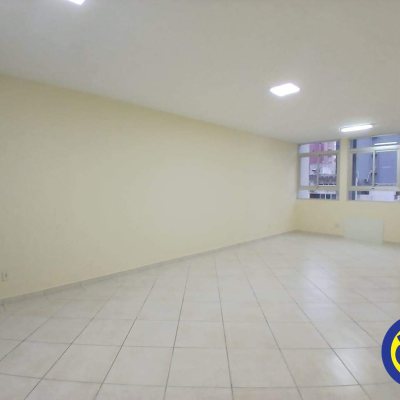 Sala com 38m², no bairro Centro em Florianópolis