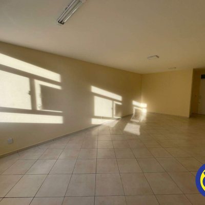Sala com 38m², no bairro Centro em Florianópolis