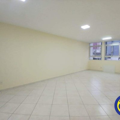 Sala com 38m², no bairro Centro em Florianópolis