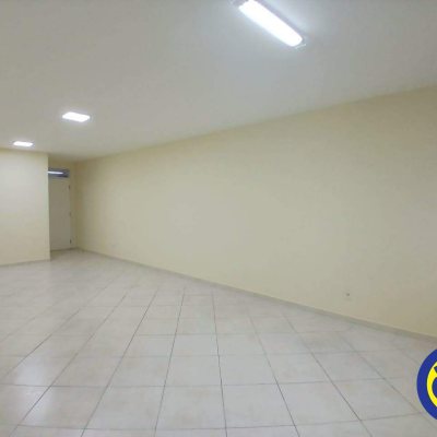 Sala com 38m², no bairro Centro em Florianópolis
