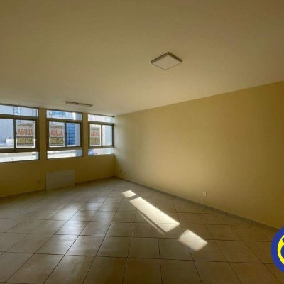 Sala com 38m², no bairro Centro em Florianópolis