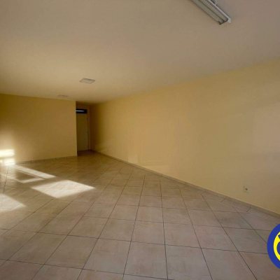 Sala com 38m², no bairro Centro em Florianópolis