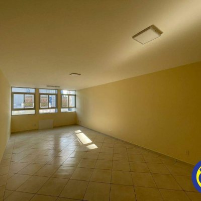 Sala com 38m², no bairro Centro em Florianópolis