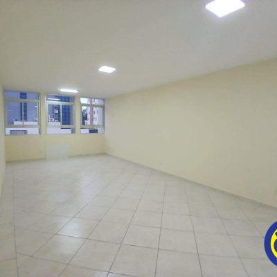 Sala com 38m², no bairro Centro em Florianópolis