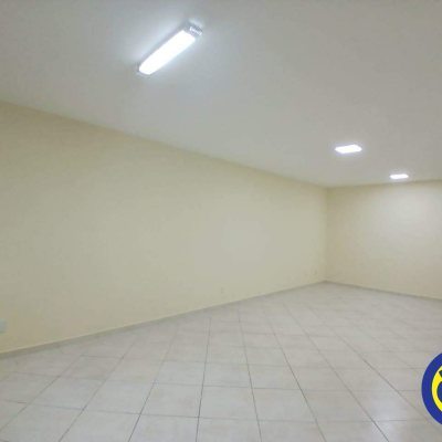 Sala com 38m², no bairro Centro em Florianópolis