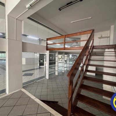 Loja com 86m², no bairro Centro em Florianópolis