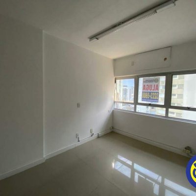 Salas/Conjuntos com 66m², no bairro Centro em Florianópolis