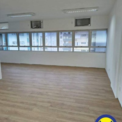 Salas/Conjuntos com 66m², no bairro Centro em Florianópolis