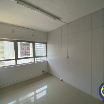Salas/Conjuntos com 66m², no bairro Centro em Florianópolis