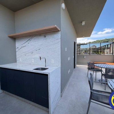 Apartamento com 60m², 2 quartos, 2 suítes, 2 garagens, no bairro Centro em Florianópolis