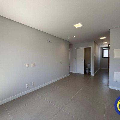 Apartamento com 60m², 2 quartos, 2 suítes, 2 garagens, no bairro Centro em Florianópolis