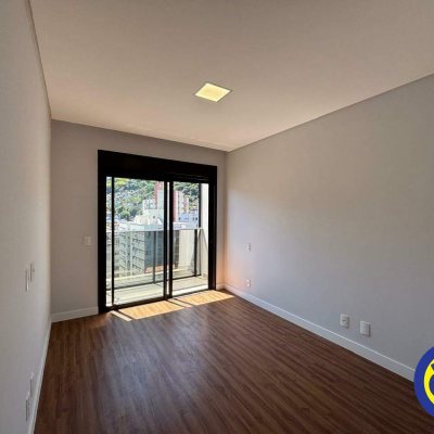 Apartamento com 60m², 2 quartos, 2 suítes, 2 garagens, no bairro Centro em Florianópolis