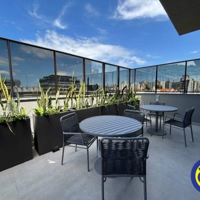 Apartamento com 60m², 2 quartos, 2 suítes, 2 garagens, no bairro Centro em Florianópolis