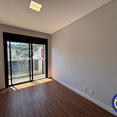 Apartamento com 60m², 2 quartos, 2 suítes, 2 garagens, no bairro Centro em Florianópolis