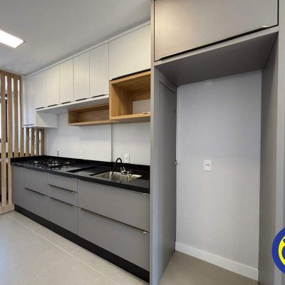 Apartamento com 60m², 2 quartos, 2 suítes, 2 garagens, no bairro Centro em Florianópolis