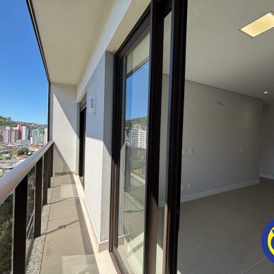 Apartamento com 60m², 2 quartos, 2 suítes, 2 garagens, no bairro Centro em Florianópolis