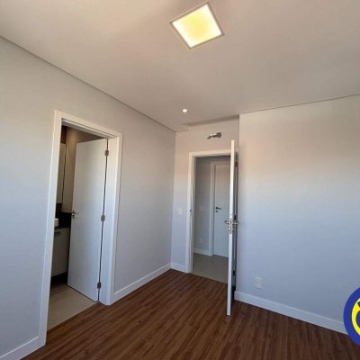 Apartamento com 60m², 2 quartos, 2 suítes, 2 garagens, no bairro Centro em Florianópolis