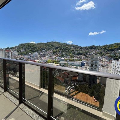 Apartamento com 60m², 2 quartos, 2 suítes, 2 garagens, no bairro Centro em Florianópolis