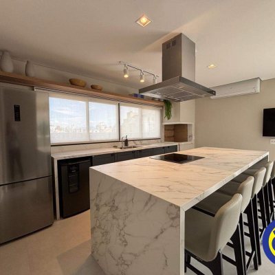 Apartamento com 60m², 2 quartos, 2 suítes, 2 garagens, no bairro Centro em Florianópolis