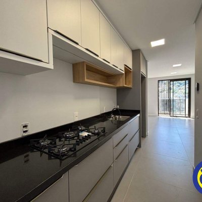 Apartamento com 60m², 2 quartos, 2 suítes, 2 garagens, no bairro Centro em Florianópolis