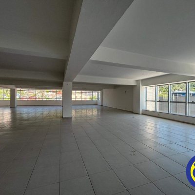 Salas/Conjuntos com 456m², 3 garagens, no bairro Trindade em Florianópolis