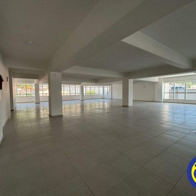Salas/Conjuntos com 456m², 3 garagens, no bairro Trindade em Florianópolis
