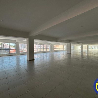 Salas/Conjuntos com 456m², 3 garagens, no bairro Trindade em Florianópolis