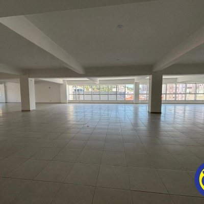 Salas/Conjuntos com 456m², 3 garagens, no bairro Trindade em Florianópolis