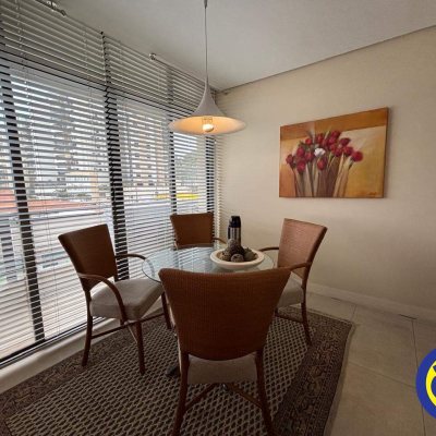 Apartamento com 290m², 4 quartos, 4 suítes, 2 garagens, no bairro Centro em Florianópolis