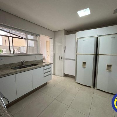Apartamento com 290m², 4 quartos, 4 suítes, 2 garagens, no bairro Centro em Florianópolis