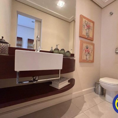 Apartamento com 290m², 4 quartos, 4 suítes, 2 garagens, no bairro Centro em Florianópolis