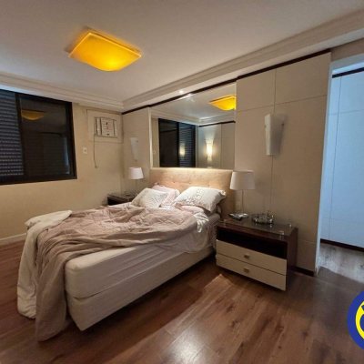 Apartamento com 290m², 4 quartos, 4 suítes, 2 garagens, no bairro Centro em Florianópolis