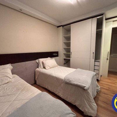 Apartamento com 290m², 4 quartos, 4 suítes, 2 garagens, no bairro Centro em Florianópolis