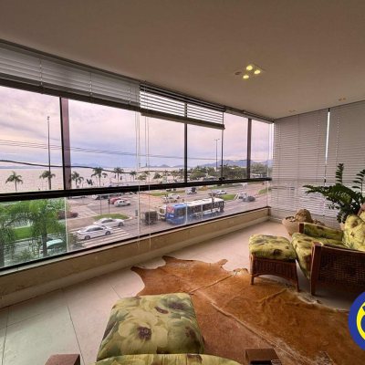 Apartamento com 290m², 4 quartos, 4 suítes, 2 garagens, no bairro Centro em Florianópolis