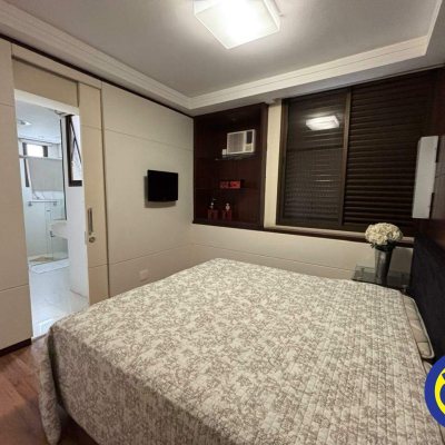 Apartamento com 290m², 4 quartos, 4 suítes, 2 garagens, no bairro Centro em Florianópolis