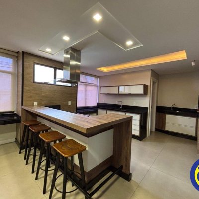 Apartamento com 290m², 4 quartos, 4 suítes, 2 garagens, no bairro Centro em Florianópolis