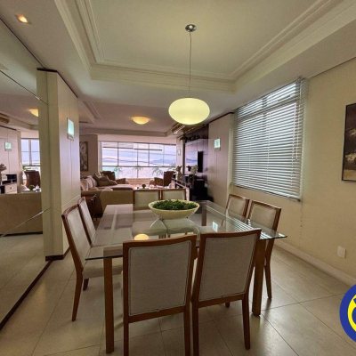 Apartamento com 290m², 4 quartos, 4 suítes, 2 garagens, no bairro Centro em Florianópolis