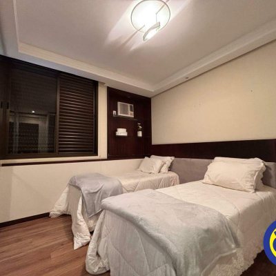 Apartamento com 290m², 4 quartos, 4 suítes, 2 garagens, no bairro Centro em Florianópolis