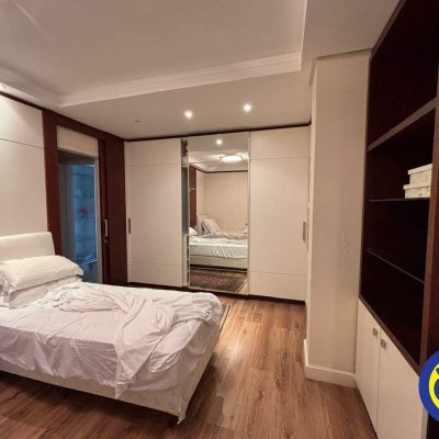 Apartamento com 290m², 4 quartos, 4 suítes, 2 garagens, no bairro Centro em Florianópolis