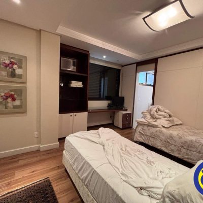 Apartamento com 290m², 4 quartos, 4 suítes, 2 garagens, no bairro Centro em Florianópolis