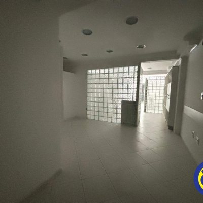 Sala com 91m², no bairro Centro em Florianópolis